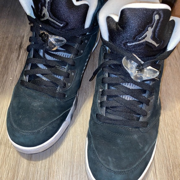 Great condition Jordan mid top shoes main image 6